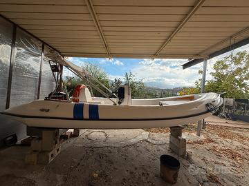 Gommone in vetro resina