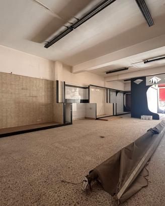 CONTESSE - Locale commerciale Cat. C/1, 2 vetrine