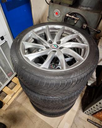Set cerchioni 18" con gomme invernali per Giulia