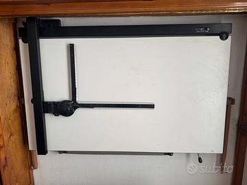 Tecnigrafo con supporto a muro