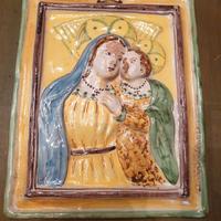Antica placca in terracotta smaltata Madonna con B