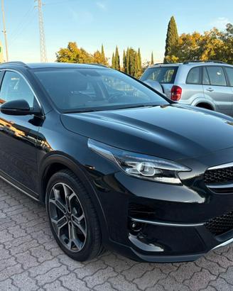 KIA XCEED 1.6 IBRIDA-DIESEL SI A NEOPATENTATI