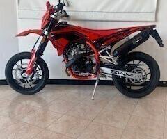 SWM SM 125R - CON SCARICO GPR MOTARD E5+ MY25 Ross