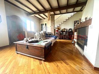 Villa bifamiliare Viano [Cod. rif V143VRG]