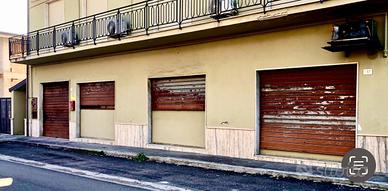 Locale pian terreno accessibile da strada