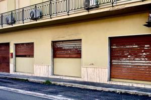 Locale pian terreno accessibile da strada