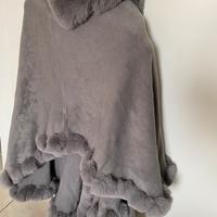 Mantella con pelliccia