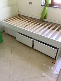 Letto una piazza con tre cassettoni con rotelle