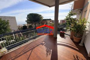 Appartamento di 159 m² con 5 locali e box auto a F