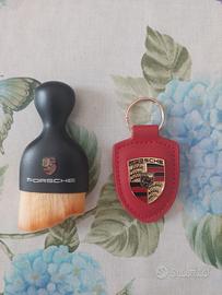 portachiavi e pennello porsche