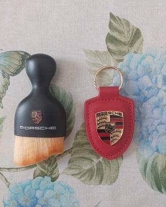 portachiavi e pennello porsche