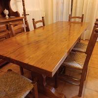 Tavolo in legno massiccio 