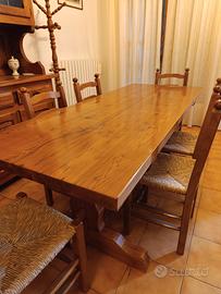 Tavolo in legno massiccio 