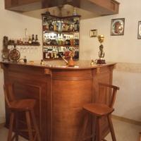 Bar a d'angolo in legno di noce