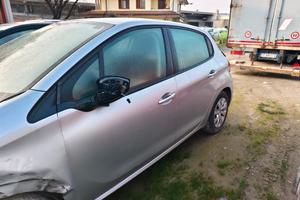 Peugeot 208 Access puretech 68  Sinistrata