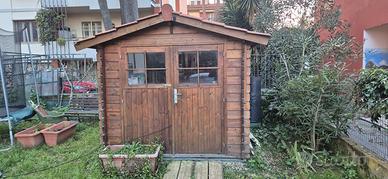 casetta in legno ad incastro