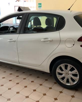 Auto Peugeot 208 hdi 75 cv 1.6 cc N1 Active