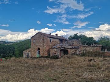 CL19 - Casale tipico toscano da ristrutturare con