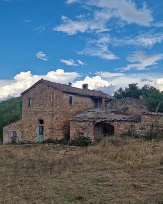 CL19 - Casale tipico toscano da ristrutturare con