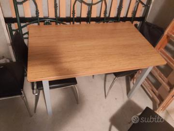 tavolo con 4 sedie 