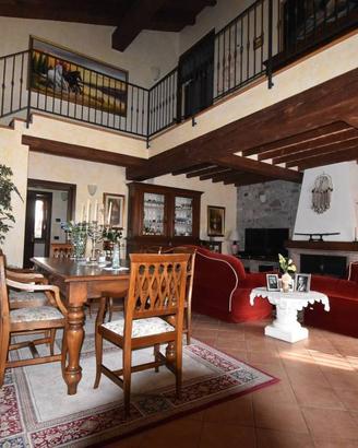 Villa di 508 m² con più di 5 locali e box auto dop