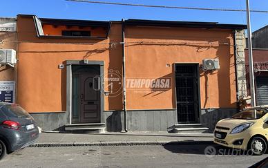 VILLA TRIFAMILIARE IN CENTRO CON AMPIO SPAZIO ESTE