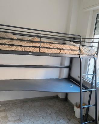 Letto singolo a soppalco con scrivania 