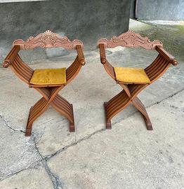 Coppia di Sedie Savonarola Vintage in Legno