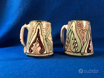 coppia di boccali antichi in ceramica