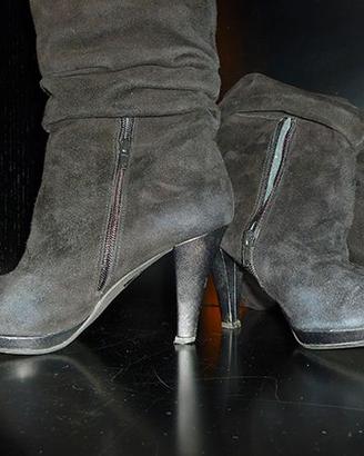 Stivali  tacco alto di scamosciato misura: 37,5