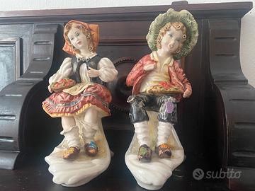 Due statuine di Capodimonte in porcellana