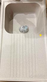 lavello i fragranite una vasca.