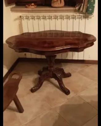 tavolinetto da salotto in radica noce.€65