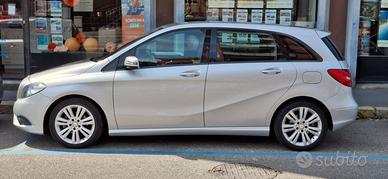 CLASSE B180 DIESEL CON MOTORE MERCEDES