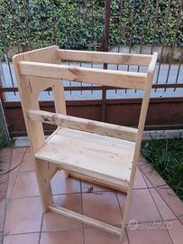 Torre Montessori in legno chiaro