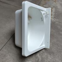 ripiano con lavandino di plastica e mobile 