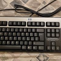 Tastiera per PC marca HP, in omaggio mouse