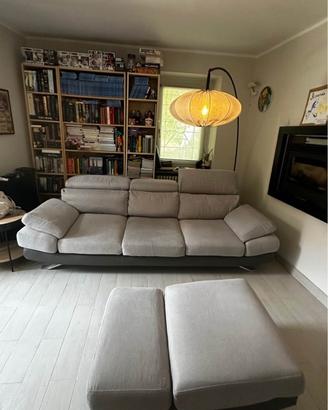 Divano poltrone e sofà grigio con pouf