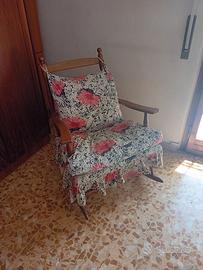 Sedia a dondolo in legno.