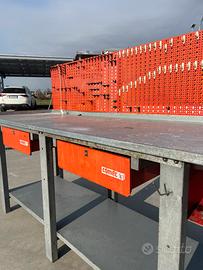 Tavolo da lavoro metallico