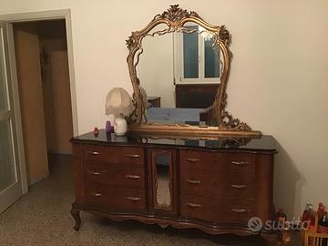 Cassettiera con specchiera in stile chippendale