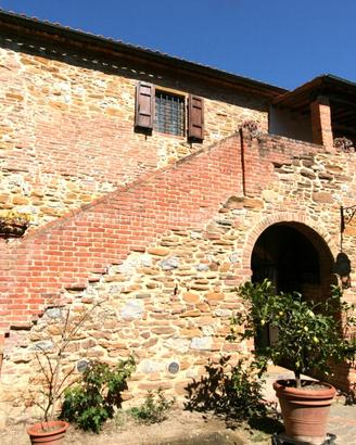 CL234 - Casale Storico con Cortile Interno e Quatt