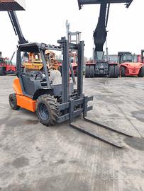 Muletto carrello elevatore fuoristrada