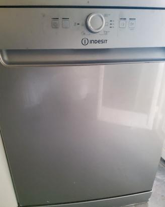 lavastoviglie indesit