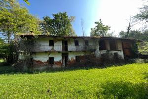 Terreno con entrostante fabbricato