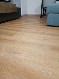 Pavimento laminato SPC effetto legno Rovere