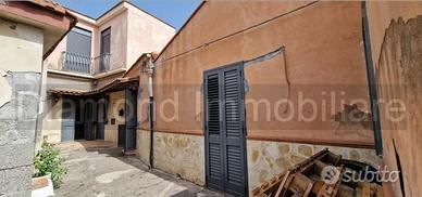 Casa singola con garage a Giarre centro