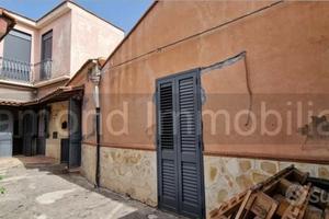 Casa singola con garage a Giarre centro