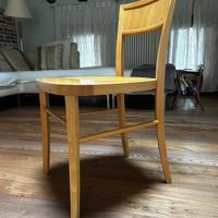 4 sedie in legno chiaro
