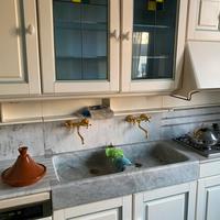 Cucina con Lavabo in Marmo Scavato di Carrara